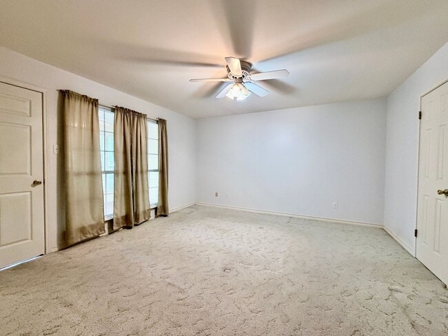 Building Photo - 219 Oak Hill Dr