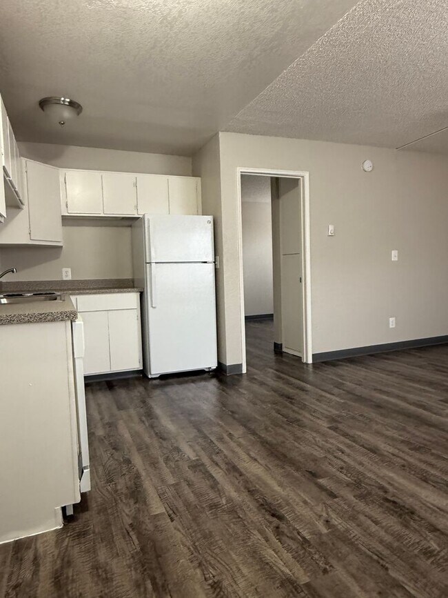 Building Photo - **MOVE IN SPECIAL**  Come and apply today!!