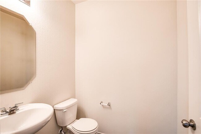 Building Photo - 253 Beechnut Dr
