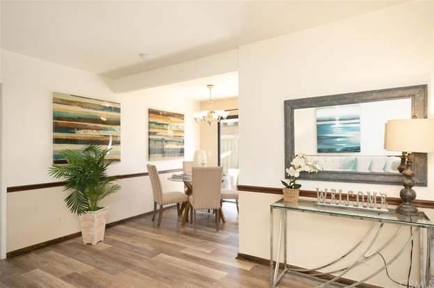 Building Photo - 323 Streamwood-