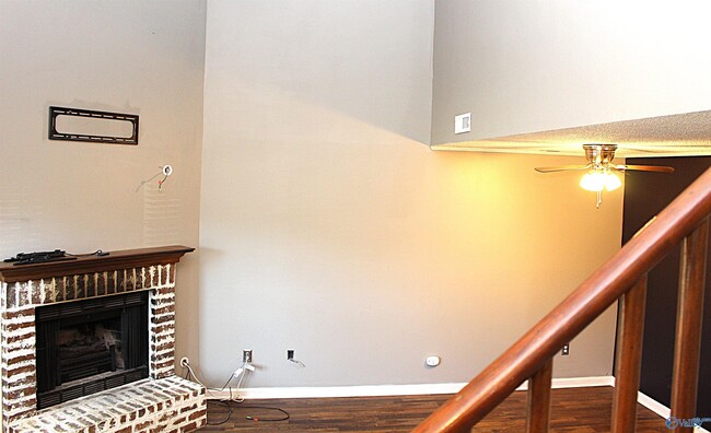 Building Photo - 101 Cresent Circle