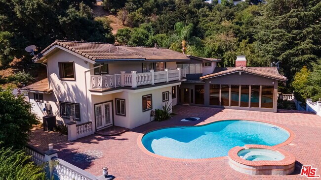 Building Photo - 3200 Oakley Dr