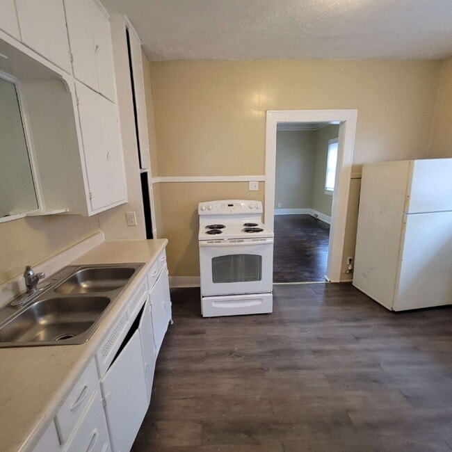 Building Photo - Near West / Bike to Downtown