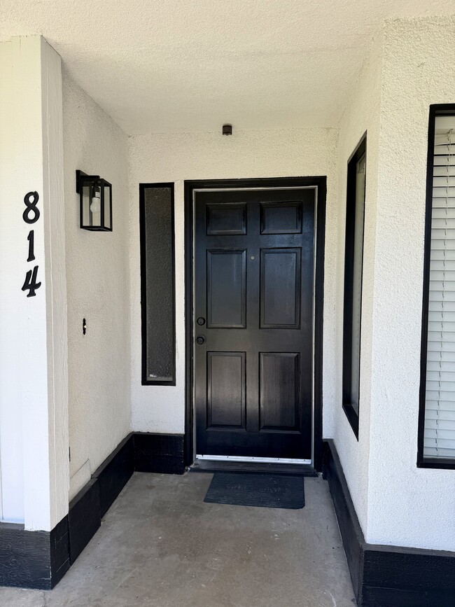 Building Photo - 814 S Cindy St
