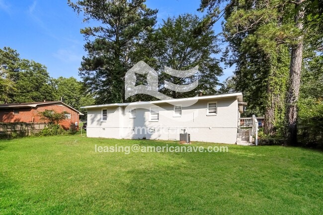 Building Photo - 2080 Shelby St