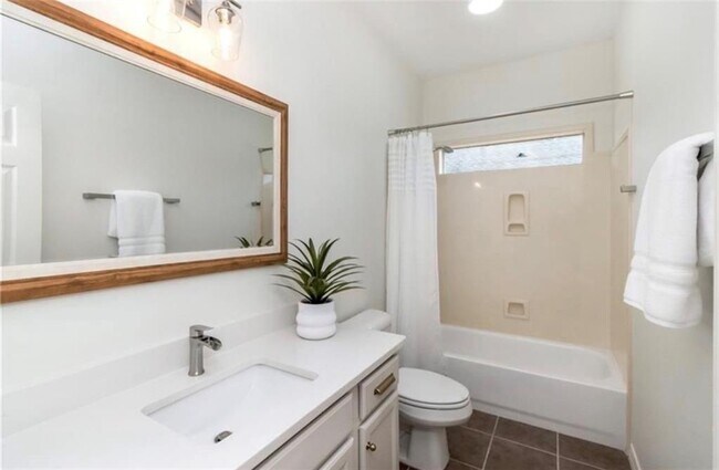 Building Photo - 13628 Catahoula Dr S