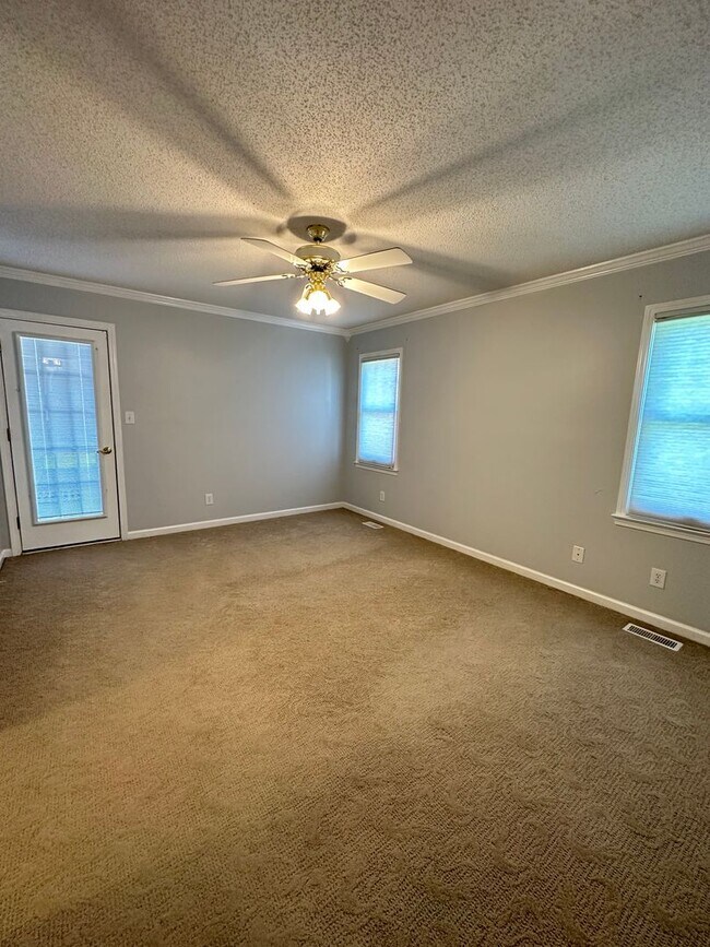 Building Photo - 1611 Majesty Dr