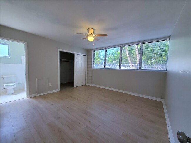 Building Photo - 3075 Los Altos Dr