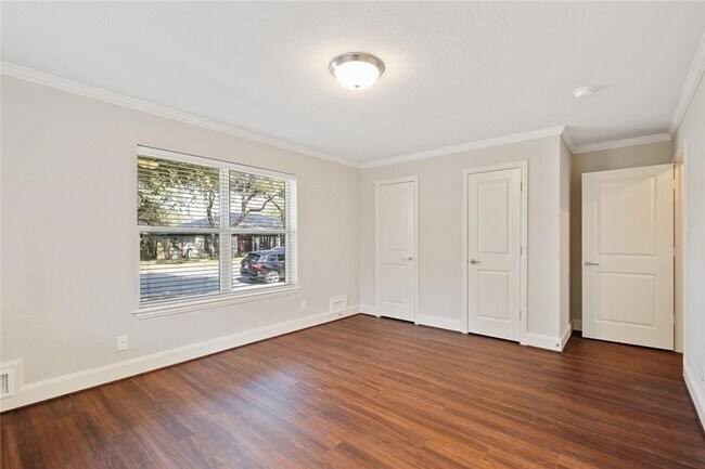 Building Photo - 9015 Villa Park Cir