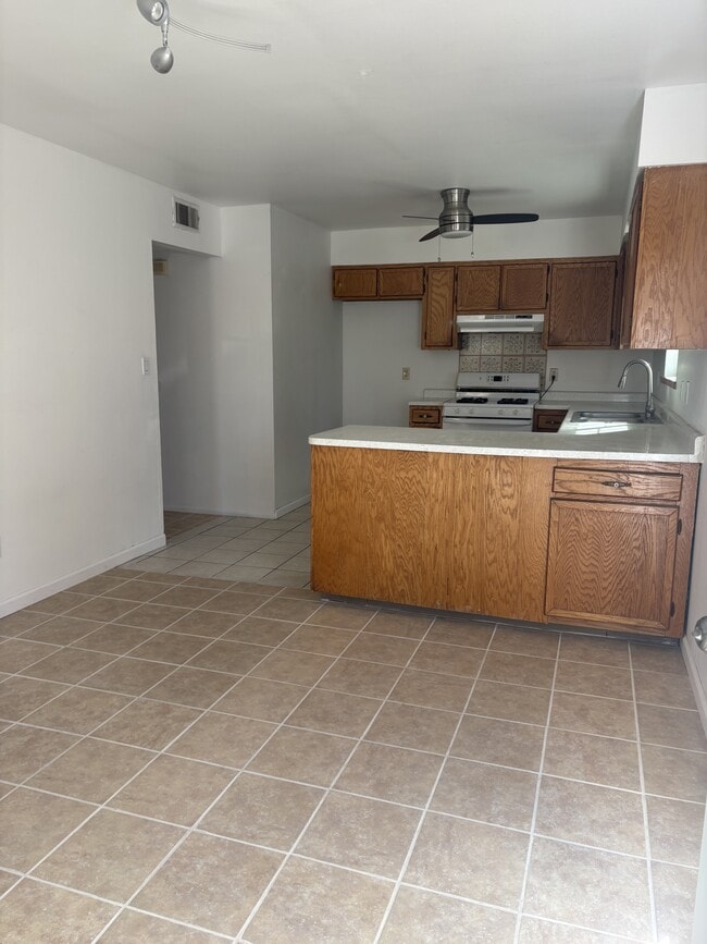 Building Photo - 1143 De Vargas Ct