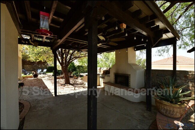 Building Photo - 6598 Eagle Ridge Dr