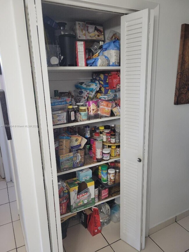 Building Photo - 120 Royal Palm Rd