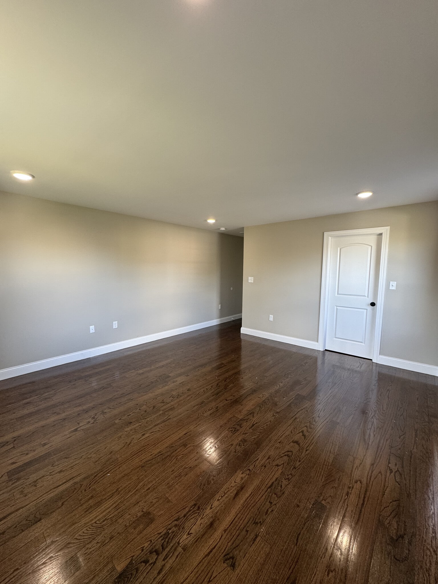 Building Photo - 515 Walnut St