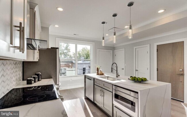 Building Photo - 631 Florida Ave NE