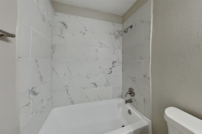 Building Photo - 5010 Diamondcliff Ct