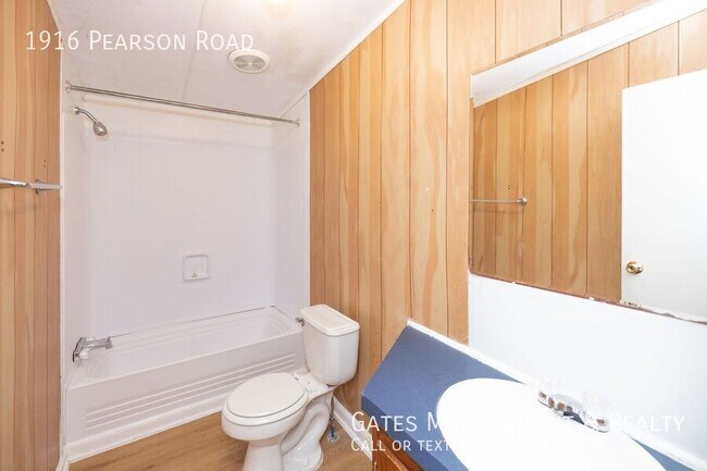 Building Photo - 1916 Pearson Rd