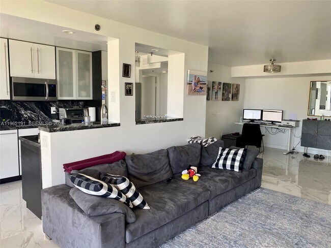 Building Photo - 210 174th St