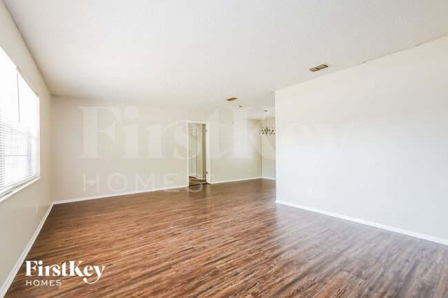 Building Photo - 1701 Freeman Dr