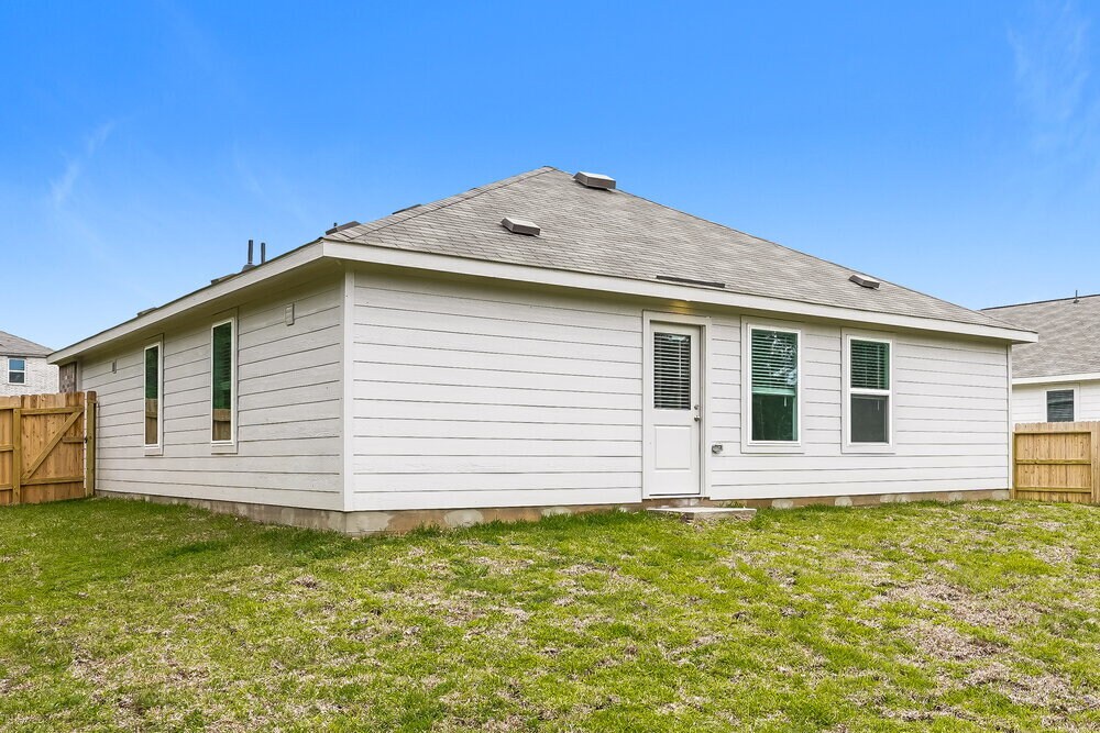 Building Photo - 5445 E Forest Rd
