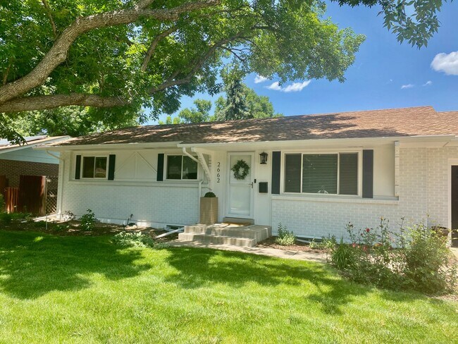 Building Photo - Single Family home half a block from Bible Park.