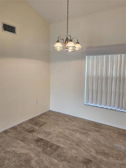 Building Photo - 6330 Green Oaks Cir