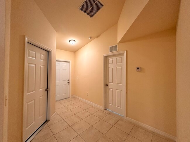 Building Photo - 1405 SE 10th Terrace