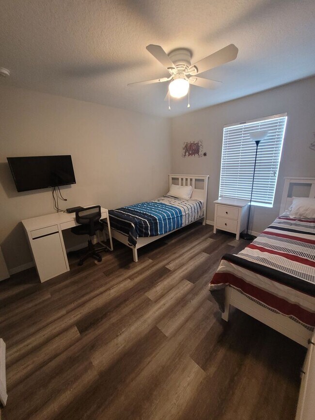 Building Photo - RENOVATED 4 bed 3 bath Completely FURNISHED with Private Pool in Resort Community