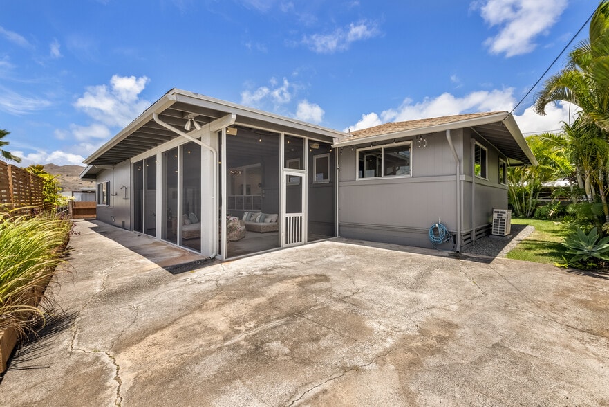 Building Photo - 1384 Nanawale Pl