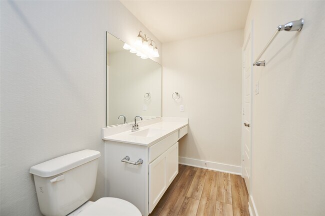 Building Photo - 10647 Whitejacket