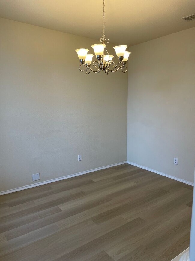 Building Photo - Bright & Spacious 3BR/2.5BA with Loft and Two-Car Garage in Sendero Springs