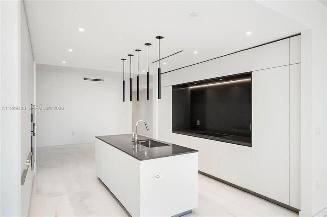 Building Photo - 300 Biscayne Blvd Way