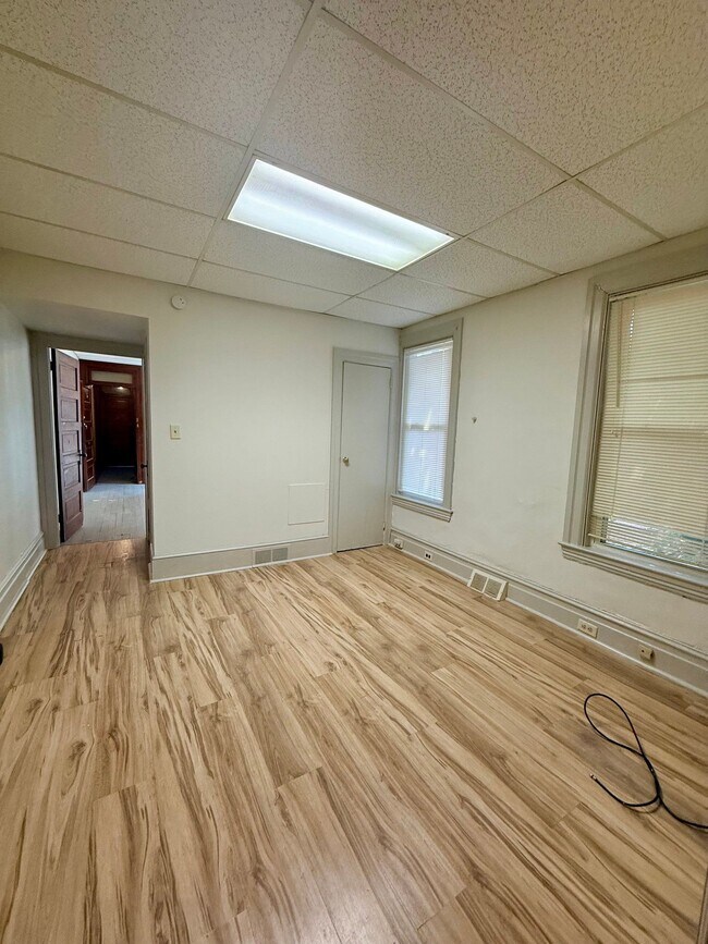 Building Photo - 626 W Lemon St