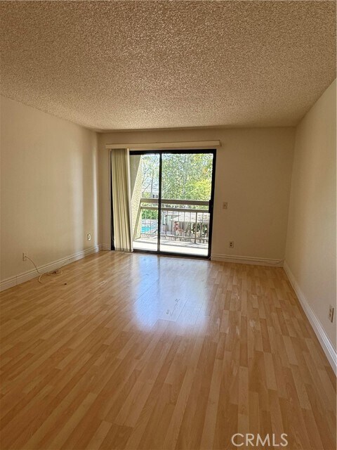 Building Photo - 898 Temple Terrace