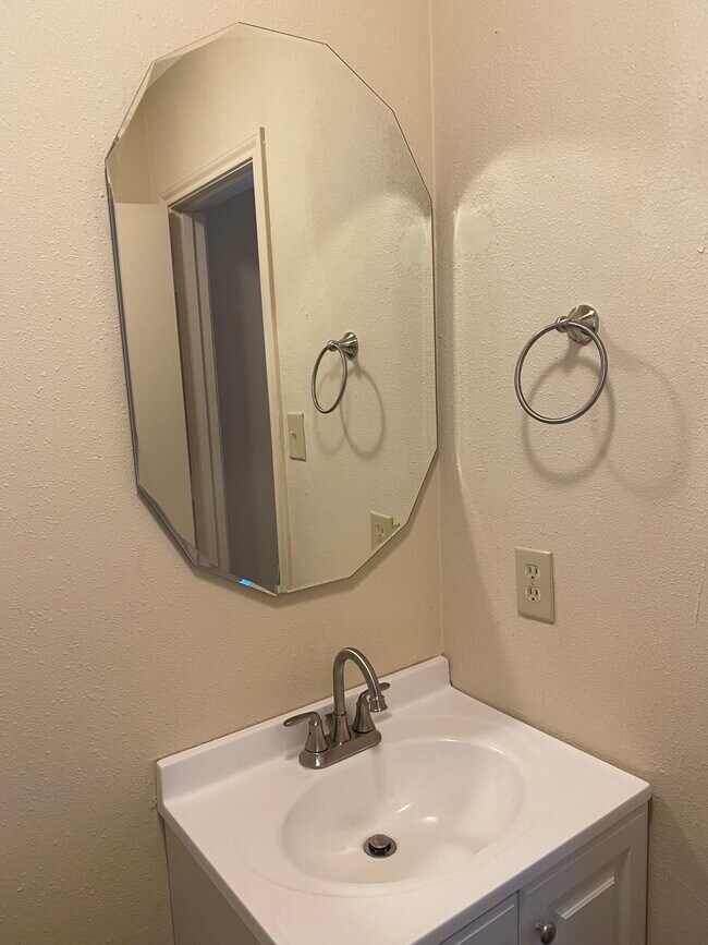 Building Photo - 201 Brook Cir