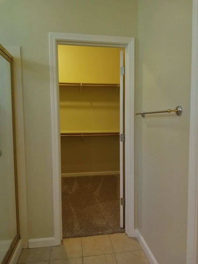 Building Photo - Gated: Single Story Heritage Oaks 3 Bedroom Plus Office/Den 3 Car Garage with lots of built in fo...