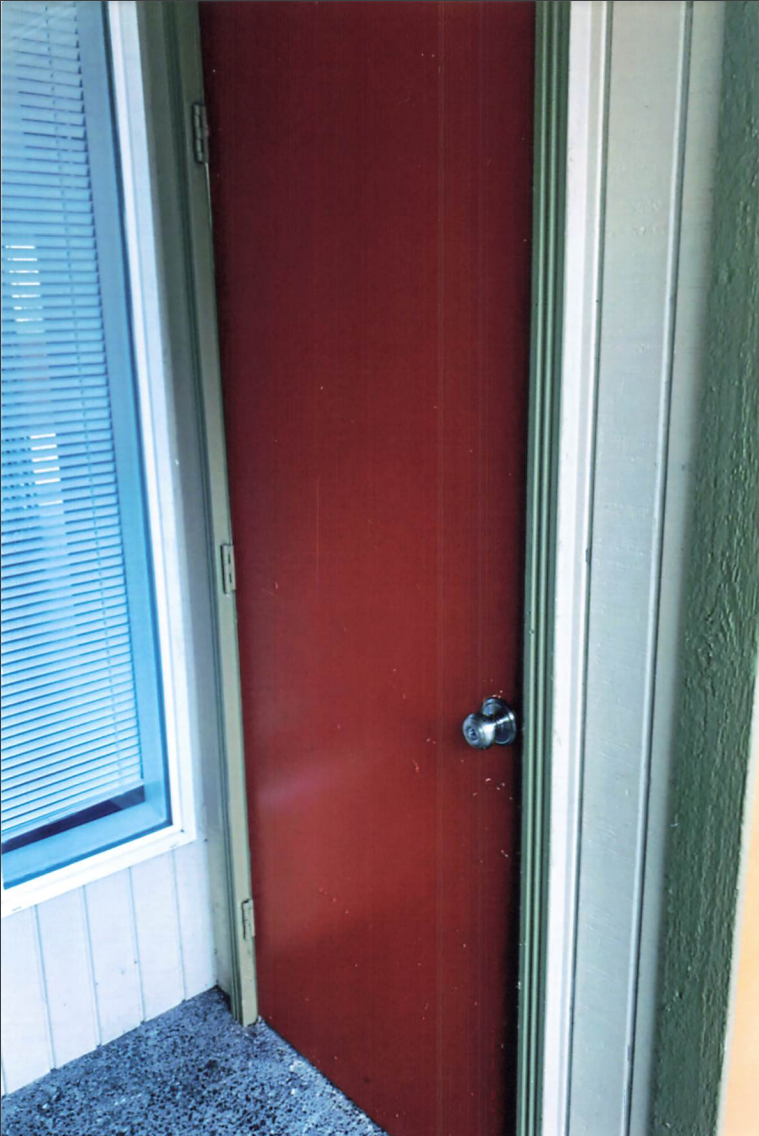 Storage door entrance - 9128 Meridian Plz NE