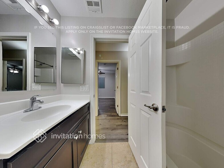 Building Photo - 8122 S 2nd Dr