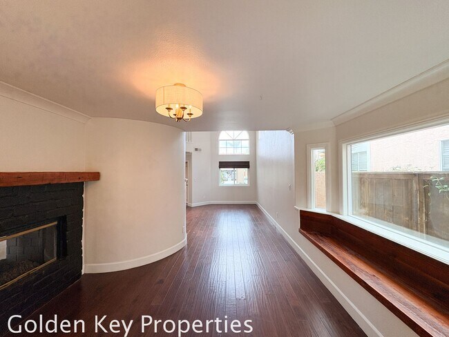 Building Photo - Welcome home to this spacious 4-bedroom, 3-bath home located in the Rancho Del Oro Community!