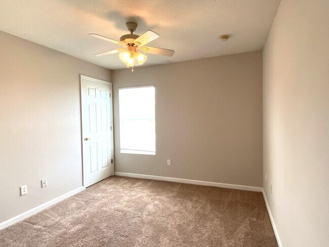 Building Photo - Spacious 3 Bedroom Port Orange Townhome!