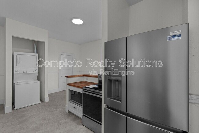 Building Photo - 2042 Russell Blvd