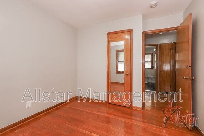 Building Photo - 9113 Outlook Dr