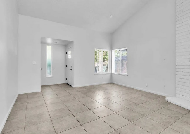 Building Photo - Beautiful 3/2 duplex in Citrus Heights!