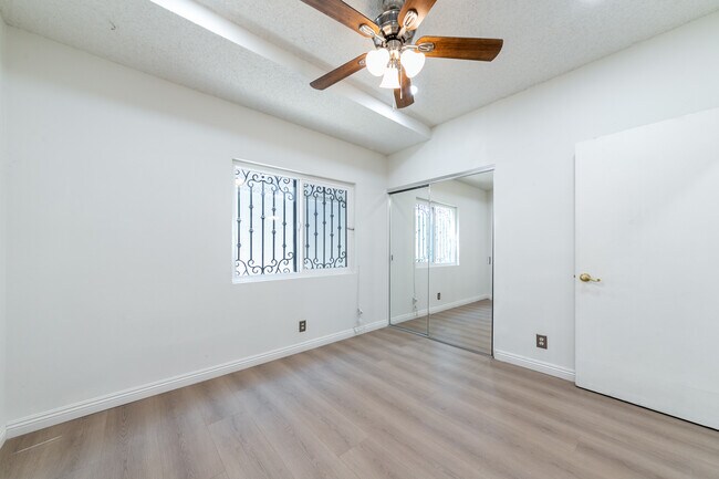 Building Photo - 1138 Grand View S St