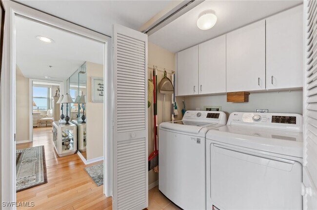 Building Photo - 6361 Pelican Bay Blvd