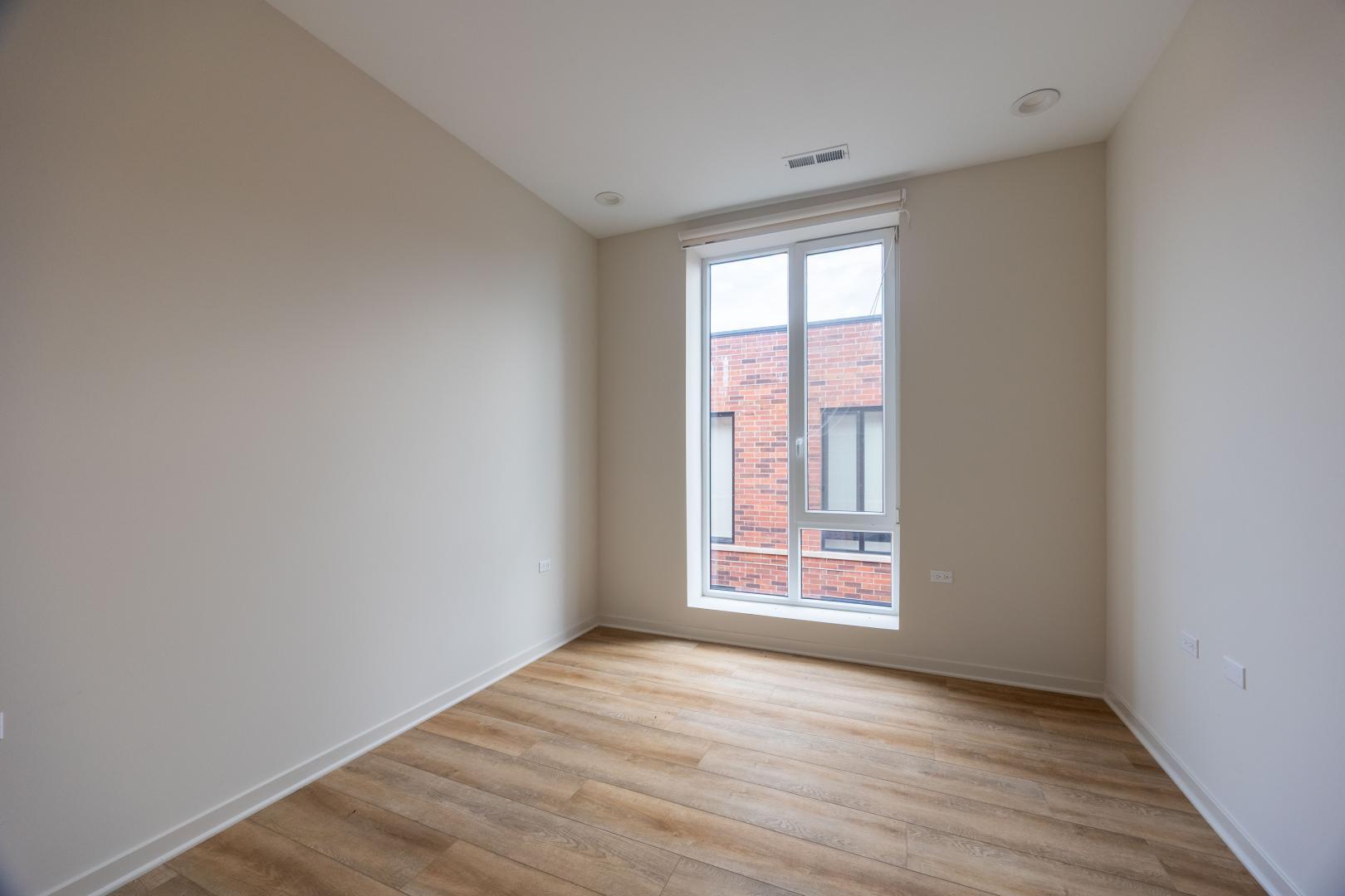 Building Photo - 3207 N Narragansett Ave