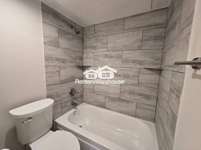 Building Photo - FOR RENT - MOVE IN READY - 2  BEDS 1.5 BAT...