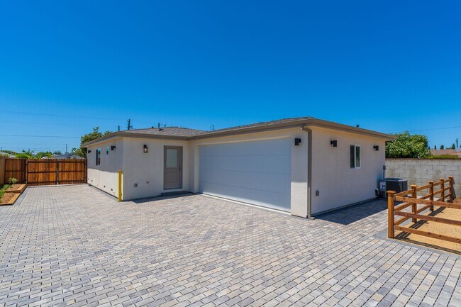 Building Photo - New Torrance Home!