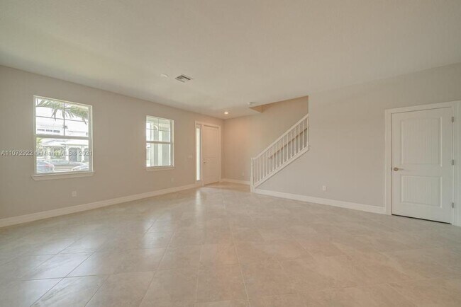 Building Photo - 3 bedroom in Hollywood FL 33020