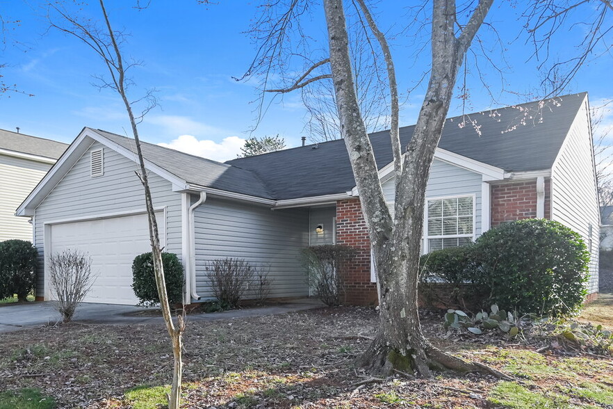 Building Photo - 2431 Fabyan Ln