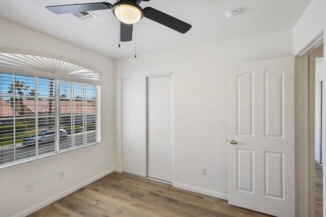 Building Photo - Beautiful 4 Bedroom Henderson Home